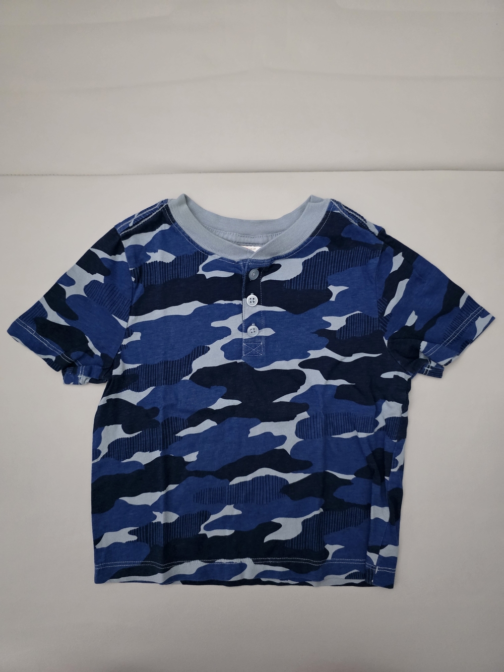 (VGUC) Hanna Andersson Short Sleeve Henley Tee - Camouflage on North Air - 3T